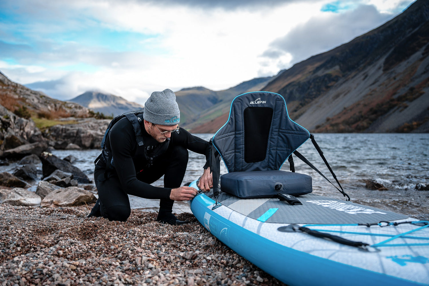 Setting up paddleboard